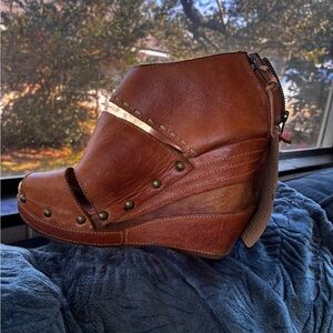 BED|STU Women's Cognac Leather Studded Wedge JESSIE Sandal. The summer sandal!